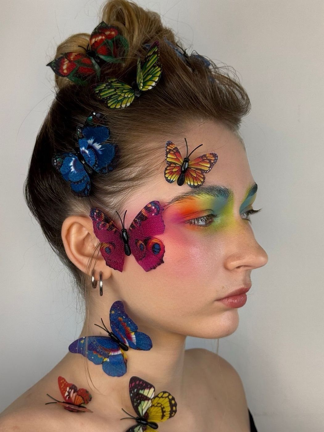 Trucco creativo con farfalle